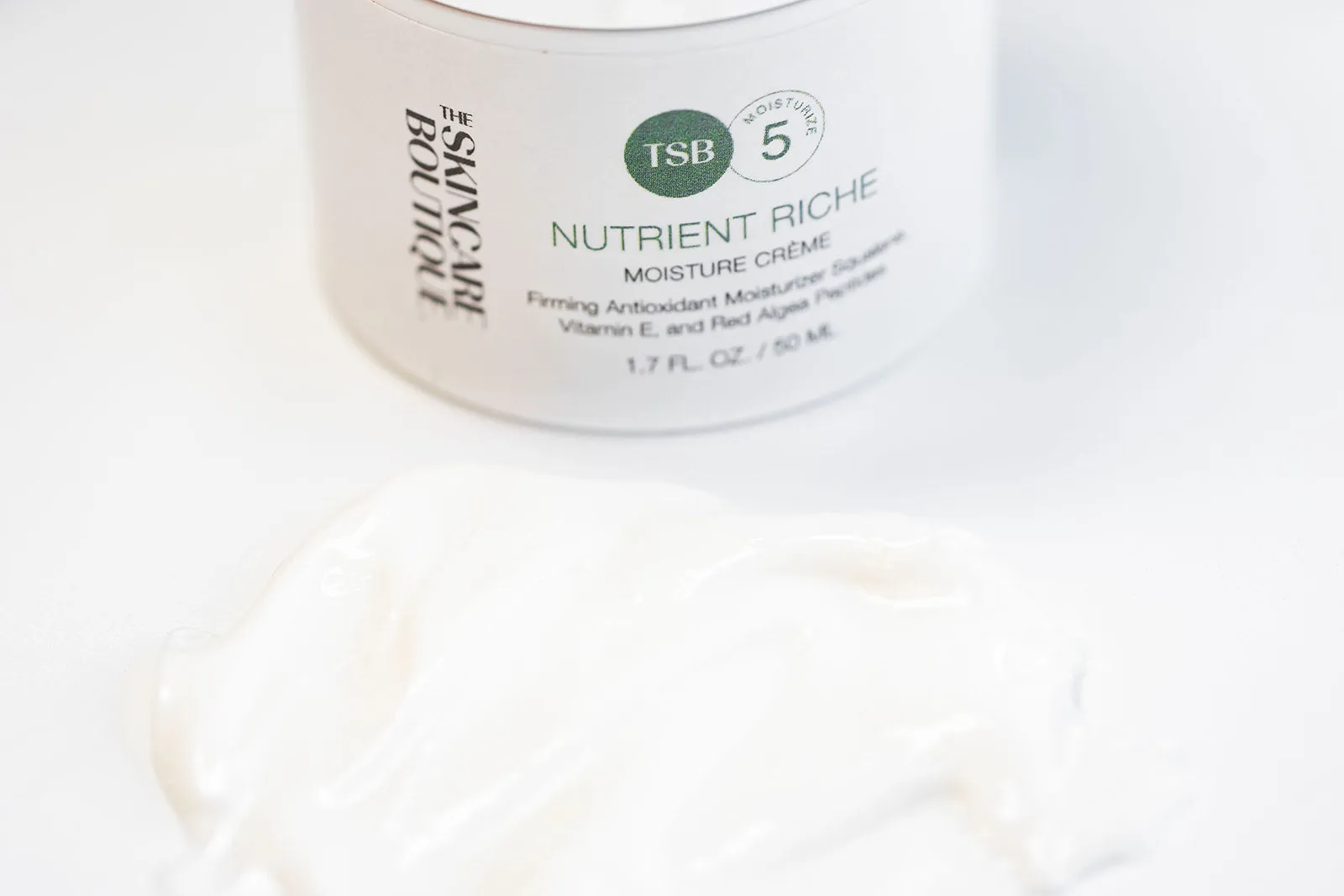 Nourish and Protect Dry Skin with Our Nutrient-Rich Moisture Cream